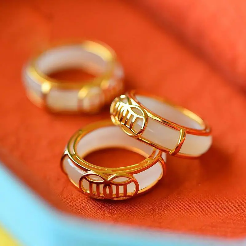 Cincin Giok Hotan Cincin Emas 18K Aksesori Perjamuan Mewah Temperamen Estetika Tiongkok Wanita