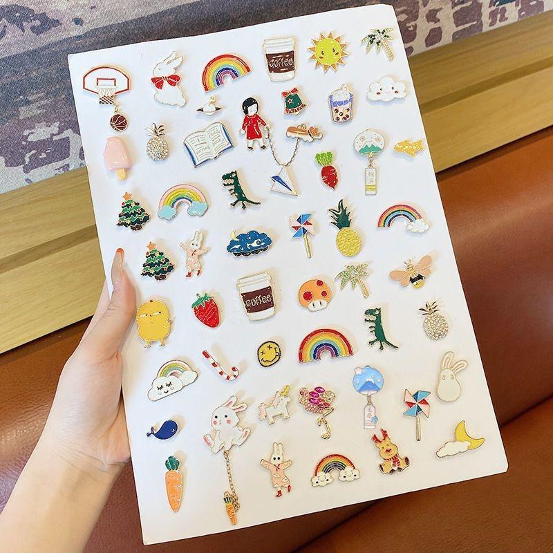 Product Introduction of A Large Pack Of Cute Cartoon Brooches, Suitable For Children And Students, Fashionable And Personalized Alloy Badges, Bag And Clothing Pins 13
