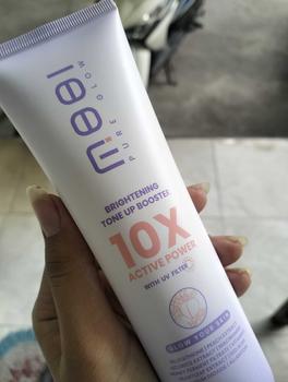 Product Review of MOOI Brightening Tone Up Booster Body Lotion (Terlaris)  Handbody Mencerahkan Niacinamide Pencerah Tubuh from d**e 3