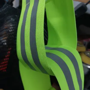 Gelang Reflektor Safety Sabuk Lengan Kaki Strip Pantulan Cahaya Lampu Elastis Adjustable Aksesoris Keamanan Olahraga Malam Lari Sepeda Jogging Perekat Velcro Reflective Wristband Armband Band Strap