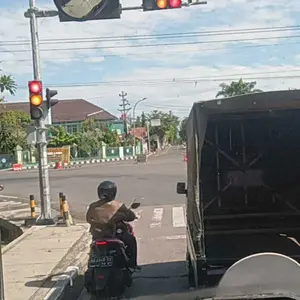 Inverter Mobil Portable 1500W DC ke AC 220V - 6 Port USB Fast Charging 12V/24V - Soket Universal Mobil Hitam (Paket Reseller)