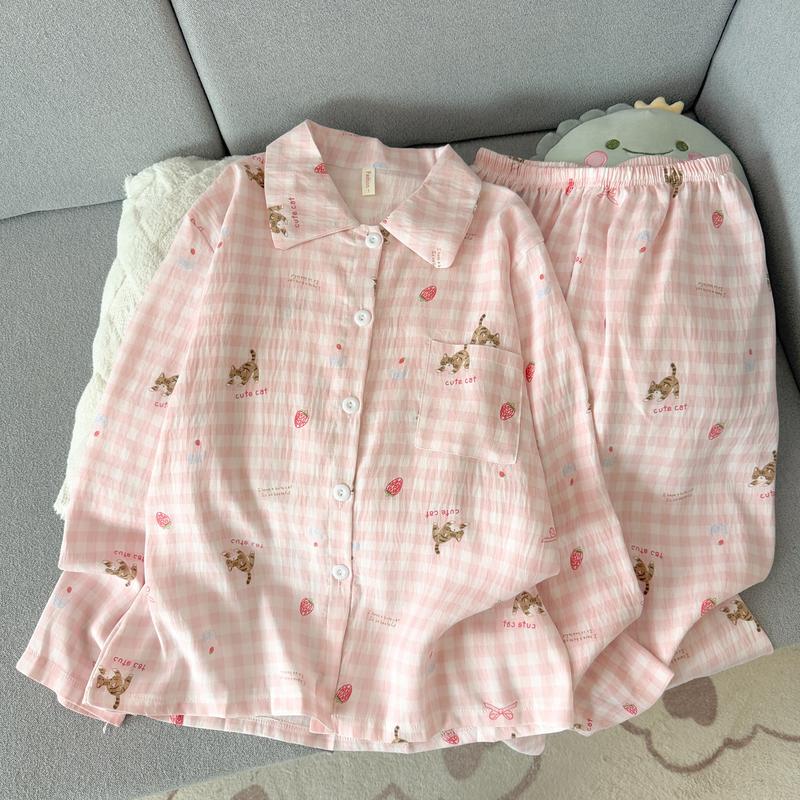 Bộ đồ ngủ nữ dài tay vải xốp mềm kẻ ô hồng trắng, áo mở nút cổ đức thêu chữ…