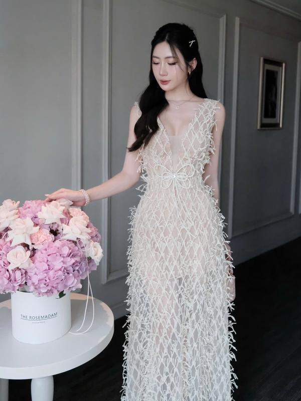 Ảnh thật- Đầm thiết kế hoạ tiết tua rua màu nude dáng bút chì mang lại cảm giác sang trọng phù hợp đi dự tiệc