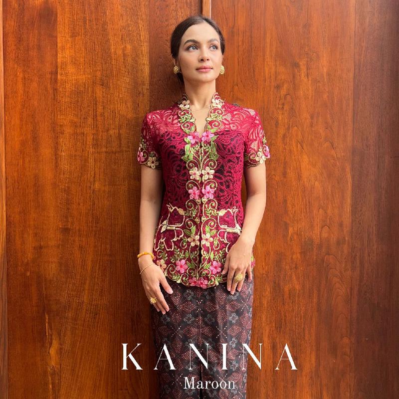 Kebaya Encim Bordir Lengan Pendek KaNiNa 1