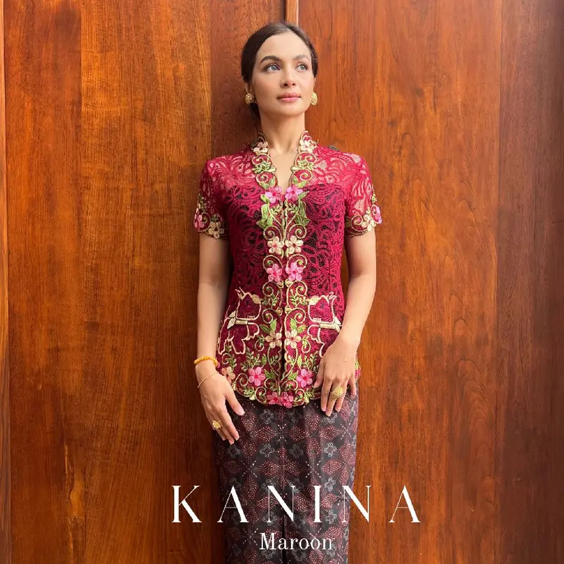 Kebaya Encim Bordir Lengan Pendek KaNiNa 0