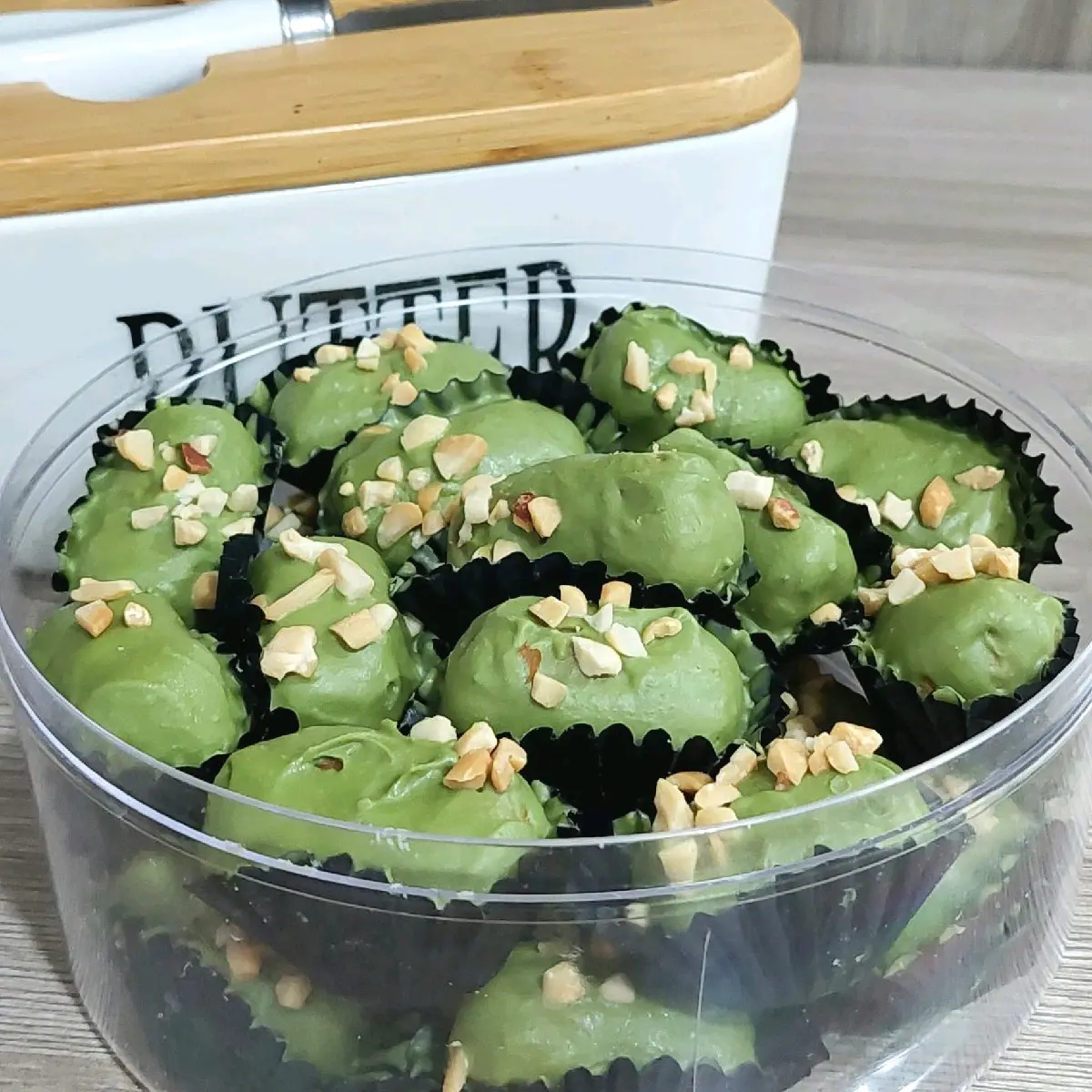 Almond Matcha Greentea Cookies almond berbalut coklat greentea
