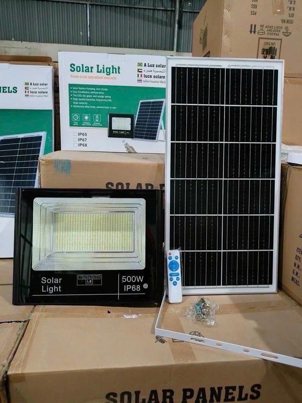   MUA 2 ĐÈN TẶNG 1 DÂY NỐI 1 BỘ  Đèn pha năng lượng mặt trời chuẩn công suất 500w vỏ nhôm Bảo hành 3 năm 