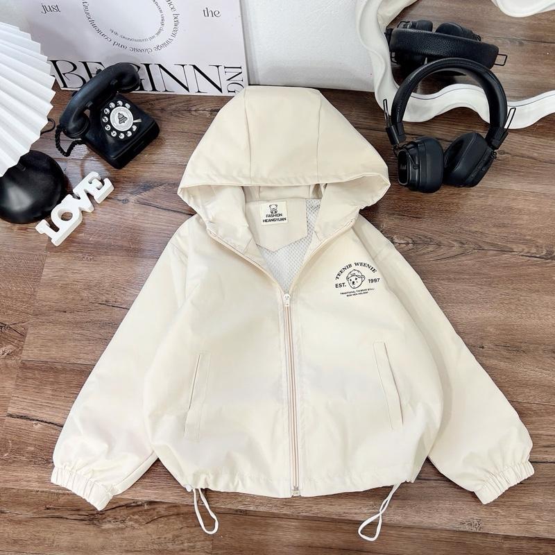 (form to) Áo Khoác Gió lót lưới, áo gió chống nước,chắn gió,áo gió cõ mũ cho bé đi học,đi chơi có mũ Thể Thao 2 màu Xanh và Be Dễ thương, Size 8-30kg cho bé trai, form thoải mái, thời tiết se lanh,nắng.