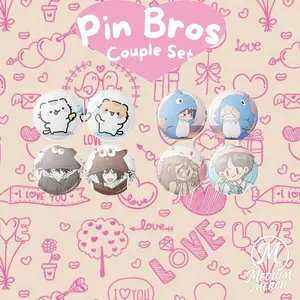 Medium | Pin Bros Set Isi 2 Ukuran 44mm  Motif Couple / Pasangan Lucu Keren Tren | Akesoris Tas & Pakaian Clips Plastik