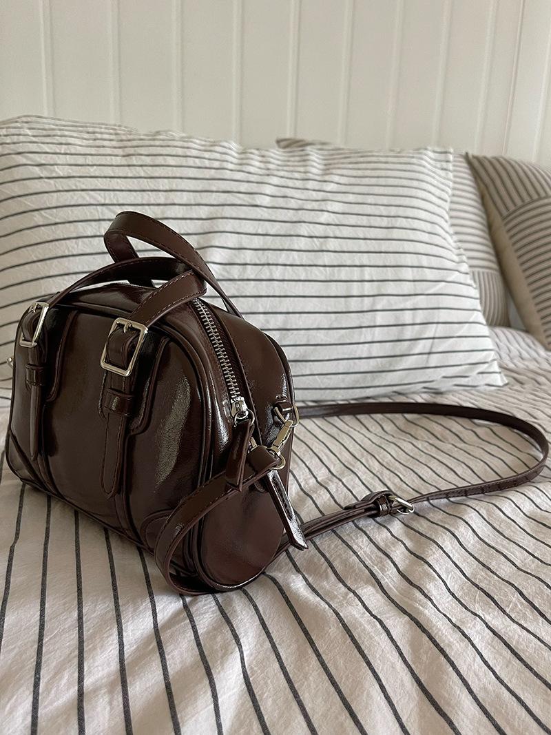 Product Introduction of GUVDIV Tas wanita Korea baru di musim gugur dan musim dingin tekstur retro tas tangan gadis senior rasa tas selempang bahu tunggal 13