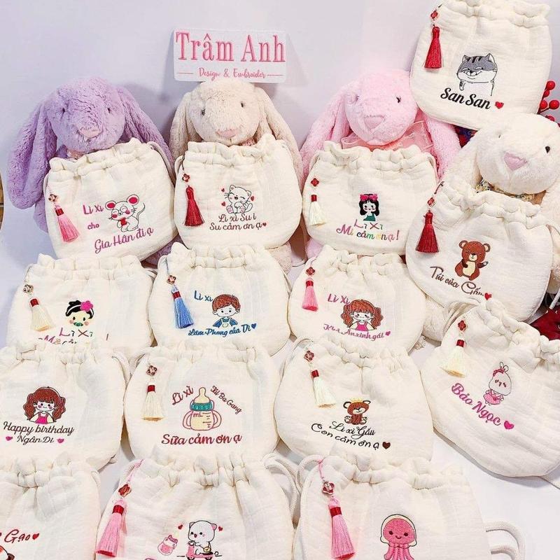  Túi Lì Xì thêu tên cho bé theo yêu cầu cho bé phong cách Hàn Quốc đi chơi tết 2025 