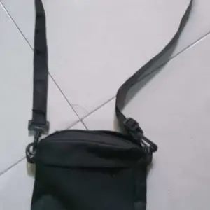 Tas Selempang Slingbag Pria FASHION Hitam, Bahan CORDURA kanvas