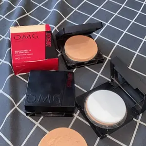 OMG Oh My Glam Coverlast Two Way Cake 12 g - Bedak Padat Kontrol Minyak Hingga 8 Jam