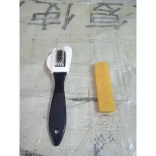 Paket Sikat kawat dan Eraser Suede epatu Ukuran P 7,5 Cm X L 2 Cm X T 1 Cm