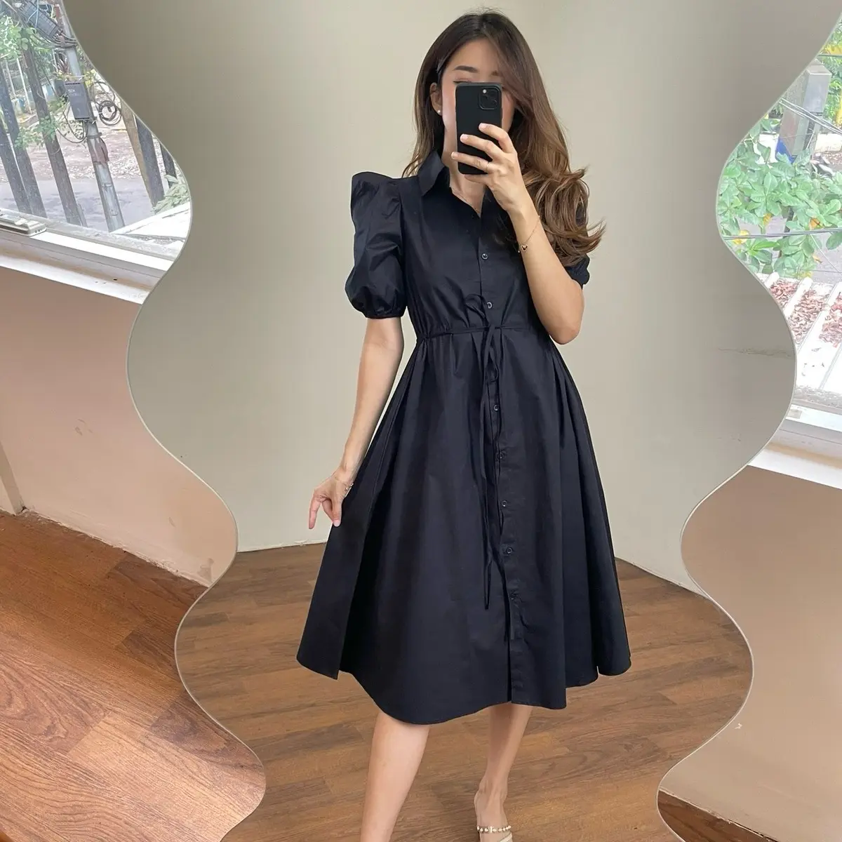 Sandra MIDI Dress @185 fabric : premium poplin street Bust 96-100 (kancing hidup ) Waist 130 ( waist bs diadjust ) length 82