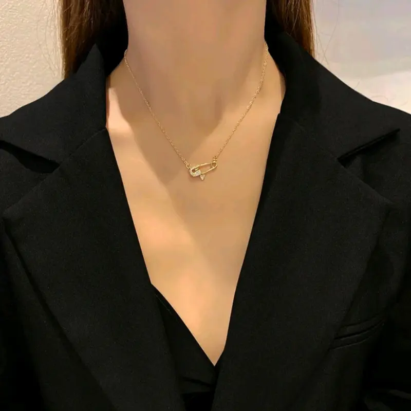 Kalung Pin Diamond Model Peniti Titanium 1