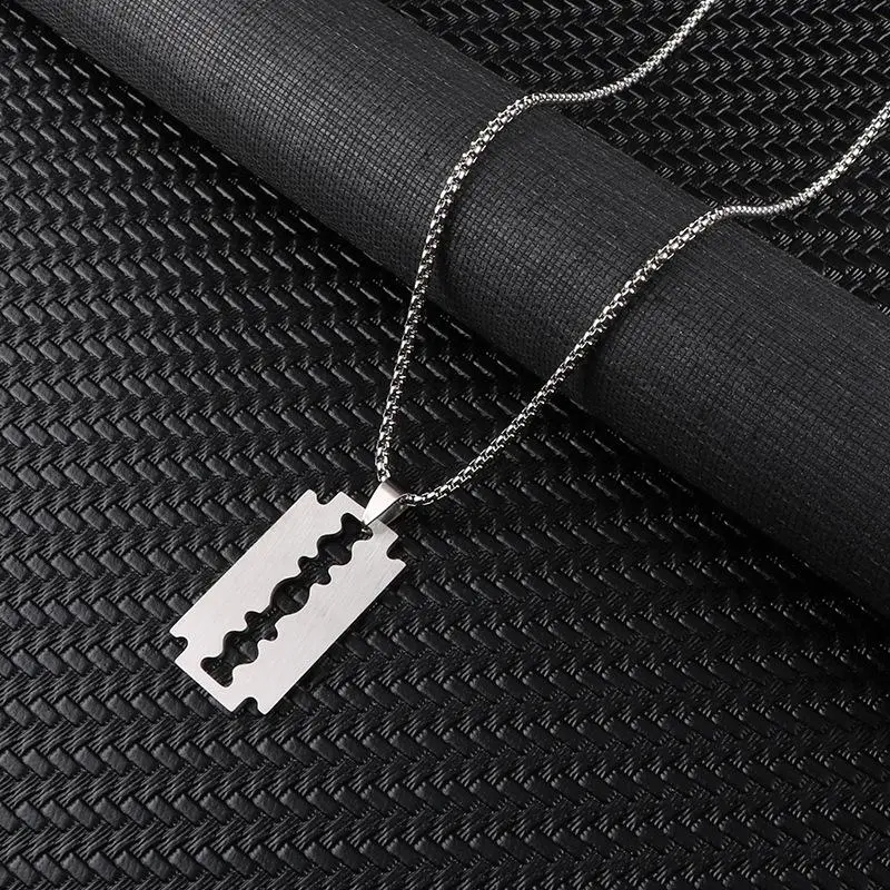 Personalized Blade-Shaped Pendant Necklace, Simple Stainless Steel Jewelry, T-shirts, Shirts, Sweaters with Pendants, Trendy Decorations for Men and Women, Personalized Birthday Present