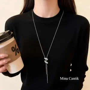 Rantai sweater panjang spiral perak yang dapat disesuaikan, kalung mewah dan elegan untuk wanita.