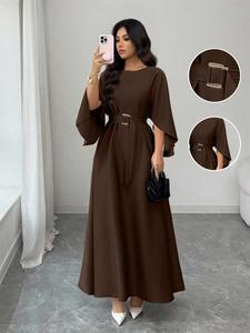 Vestido elegante para mujer con corte en la cintura, ajuste holgado que estiliza y mangas tipo murciélago; falda larga chic para un estilo moderno.