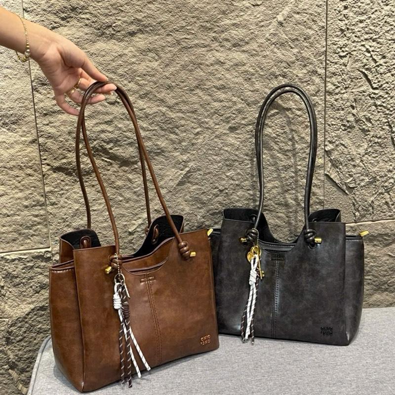Túi xách nữ tặng kèm charm túi xách công sở chất da pu cao cấp dày dặn size 28