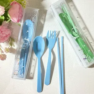 Set alat makan plastik (1set isi sendok, garpu, sumpit)