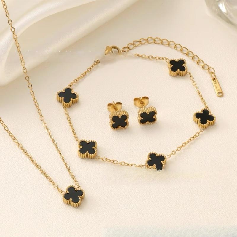 Set Cỏ Mini 8MM 3 Món Dây Chuyền Khuyên Tai Vòng Tay Họa Tiết Hoa 4 Cánh Đen Huyền Bí Chất Liệu Hợp Kim Cao Cấp Không Gỉ Đính Đá Đen Nổi Bật
