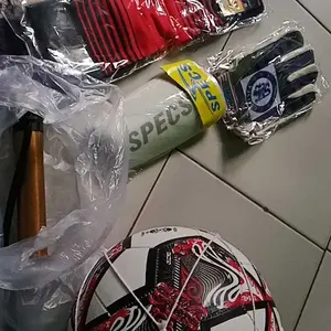 Bola sepak pildun paket lengkap, bola kaki anak gratis alat pompa, sarung tangan, deker. Ball Outdoor