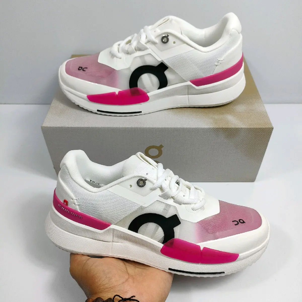 Sepatu Tennis On The Roger Federer Pro 2 Clay White Pink Outdoor / Shoes Pria Wanita