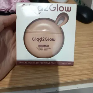 Glad2Glow Skin Tint Flawless Blurrin- Foundation Ringan Mengandung Squalane Melembabkan Skin Barrier Coverage Medium Buildable Menyamarkan Pori Pori Hasil Akhir Natural Soft Matte Oil Control Tahan Lama Seharian