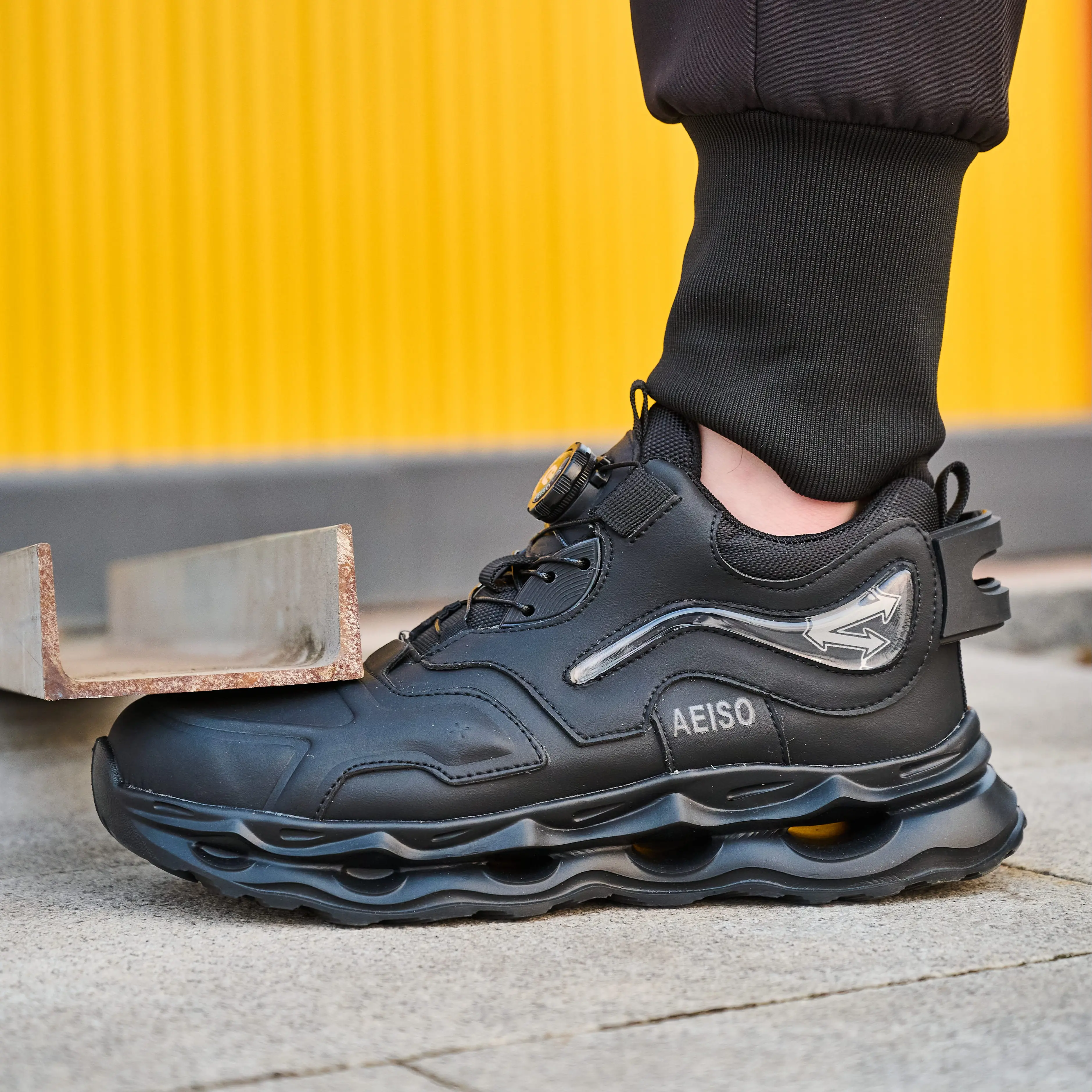 AEISO Sepatu Model V17 Full Black Casual Ringan Nyaman Pria dan Wanita Extra Penguat Non K3 untuk Kerja Lapangan dan Fashionable Size 38-46
