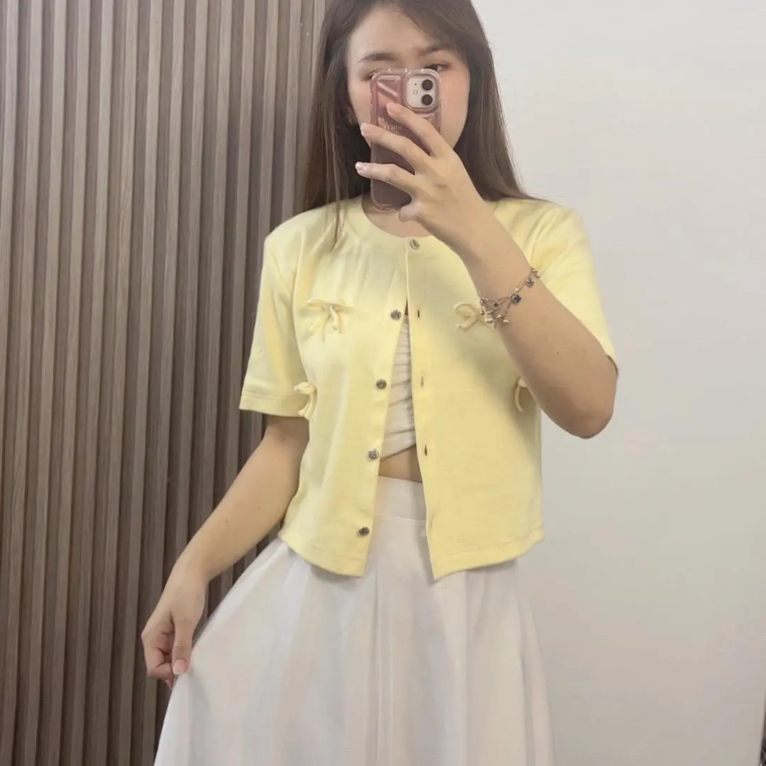 Pastel yellow