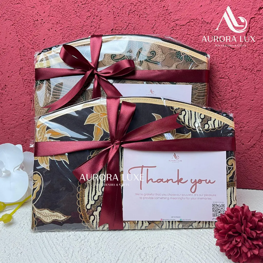 Souvenir Dompet Batik Party Motif Random Pouch Batik Resleting ukuran 28 x 19 cm Souvenir Nikah & Gift Include Plastik Pita dan Kartu Ucapan