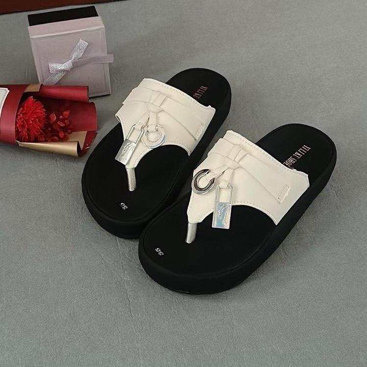 Dép Nữ N8 FOM to lùi 1 size quai kẹp bản tam giác có chuông tròn xinh xắn cao 3cm nhẹ chân thoải mái khi mang