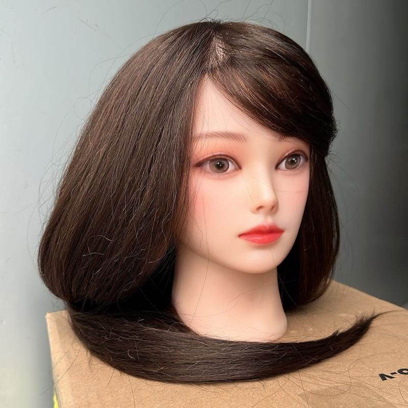 ( Đầu manocanh chịu nhiệt H2 ) màu nâu học làm tóc ( Canh chịu nhiệt 220 độ ) Dài 55Cm , Học làm Tóc cô dâu , Học cắt tóc Ngắn ( Chưa Bao Gồm Chân Canh )