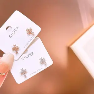 Anting-anting perak s925 desain salib dengan hiasan batu moissanite