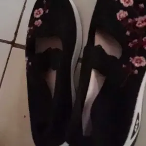 LVR Amber FREE BOX LV0328 Sepatu Slip On Sepatu Wanita Motif Bunga Premium Quality