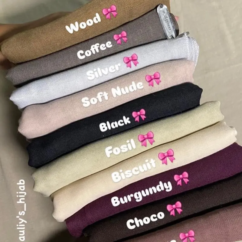 Paris Jadul   Size:110x110cm Material: Cotton Paris masing-masing warna akibat pencahayaan atau pengambilan foto berbeda ya kak.. warna asli tidak segelap difoto jauh lebih soft