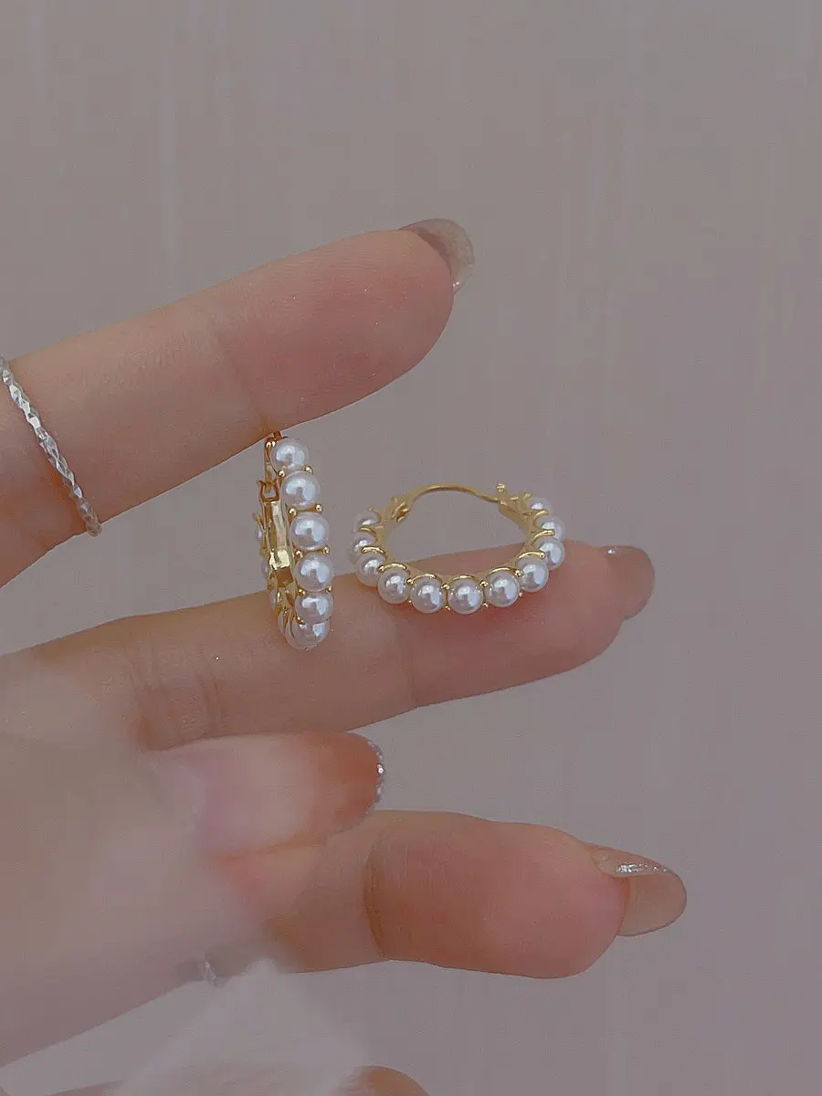 Earrings for women 2025 new style imitation pearl earrings niche design high-end earrings round face earrings light luxury