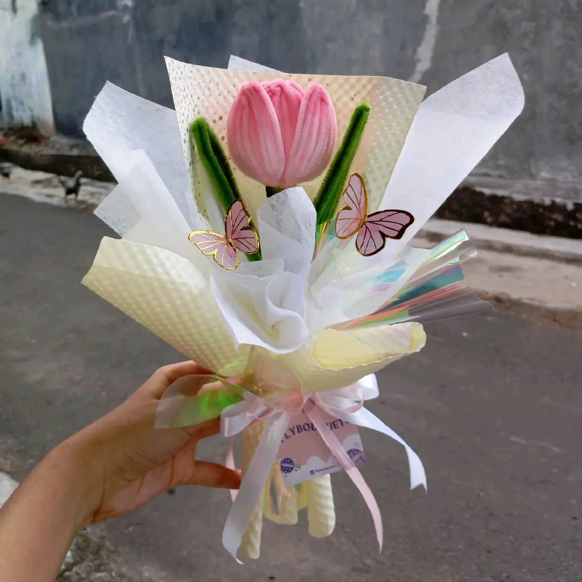 Single bouquet tulip pipe cleaner