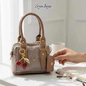 ERYNJAYA - NAURA bonus GANTUNGAN CERRY Tas Selempang Wanita mirzani 2 Ruang Bonus Gantungan cherry Desain Tas Tenteng Elegan
