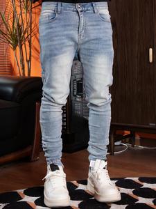 メンズ スリムフィット・バックゴム仕様のパッチ付きジーンズ、トレンドのストリートウェアパンツ、普段使いに最適、オールシーズン対応の自然腰・ファスナーフライパンツ、人気商品、カジュアルジーンズ