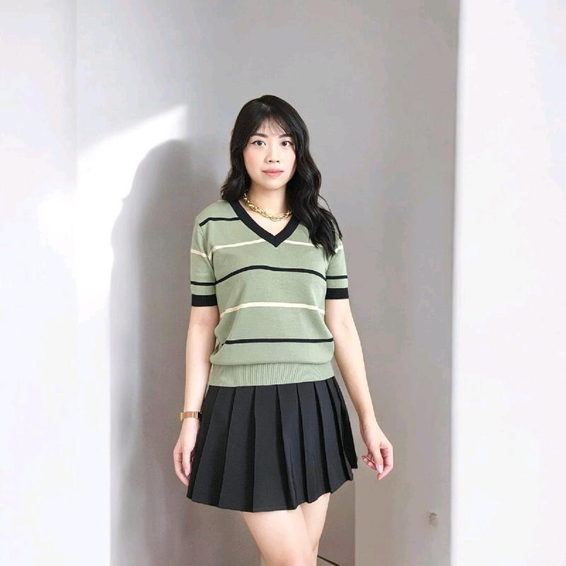 [Mikicloth] Tanny Stripe V Shortsleeve Knit Top | Atasan Blouse Kaos Rajut Wanita Motif Salur Lengan Pendek Korean Style S M L Terbaru Kekinian 2023 2