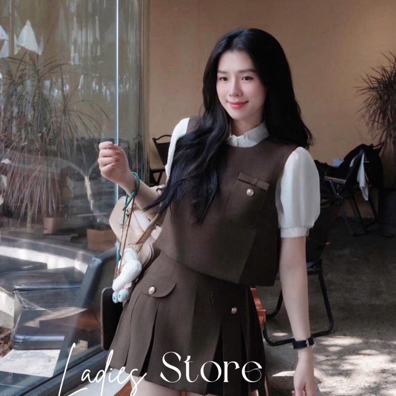 [HÀNG MỚI VỀ] Set Thiết Kế 3 Chi Tiết Áo Gile Nâu Đính Nơ Phối Sơ Mi Tay Bồng Mix Chân Váy Đính Cúc Đồng Dáng Ngắn Sang Chảnh - LS00029