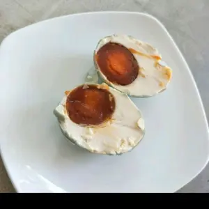 10 Butir telur asin Masir dan berminyak Telor Balut