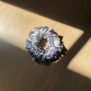 IKAT RAMBUT BAHAN RAYON LEMBUT DAN ADEM