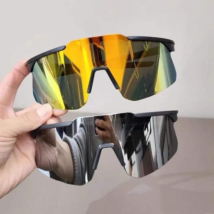 Kacamata Hitam Olahraga Pria Wanita Fashionable Futuristic / Kacamata Sepeda Sporty UV400