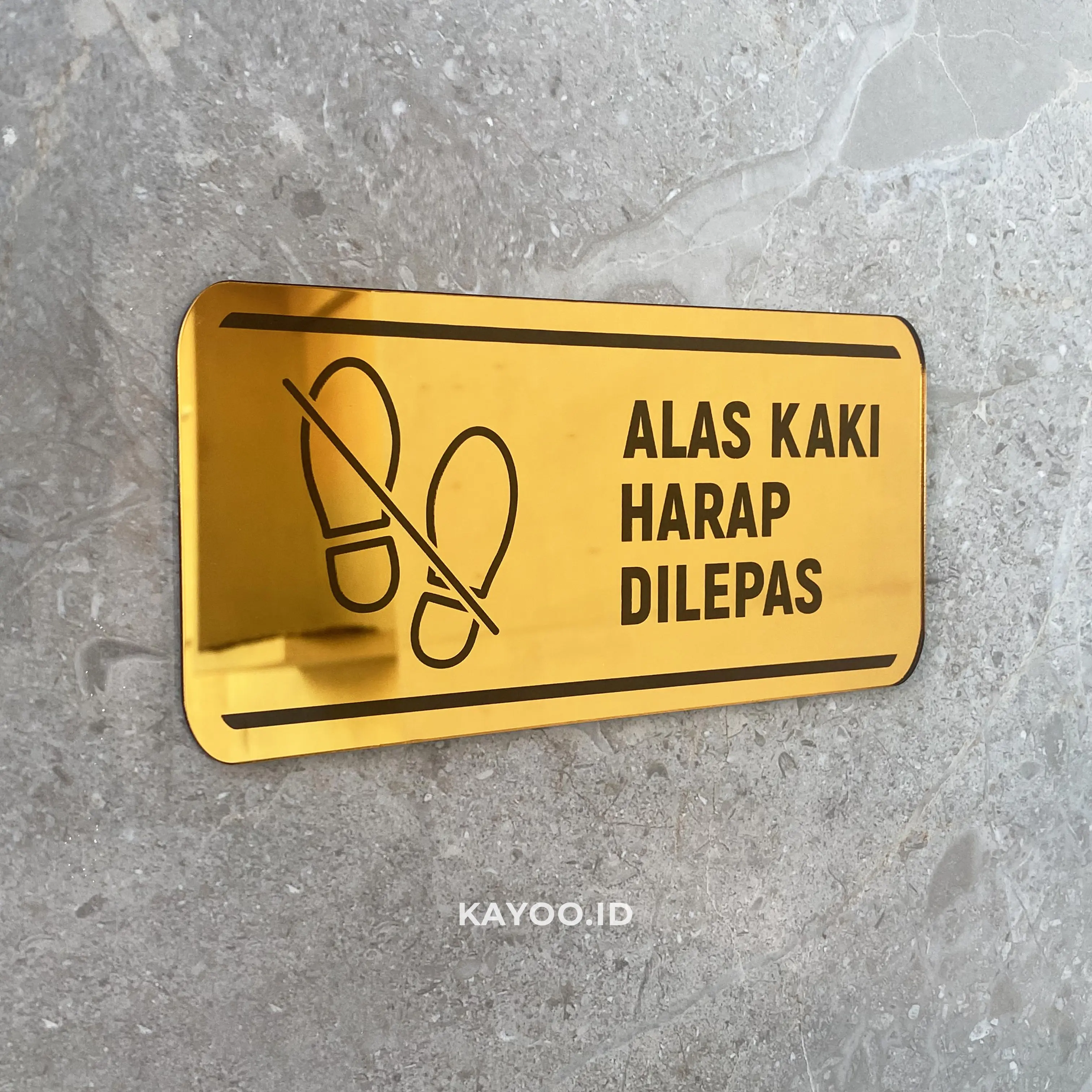 SIGN ACRYLIC MIRROR MEWAH PREMIUM "ALAS KAKI HARAP DILEPAS" UKURAN 20 X 10 CM