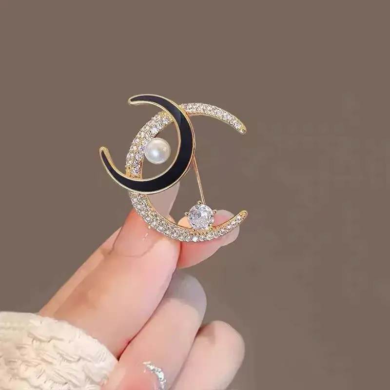 Sparkling starlight pearl brooch, high-end women's moon brooch, fixed clothes, anti glare, exquisite chest flower collar pin