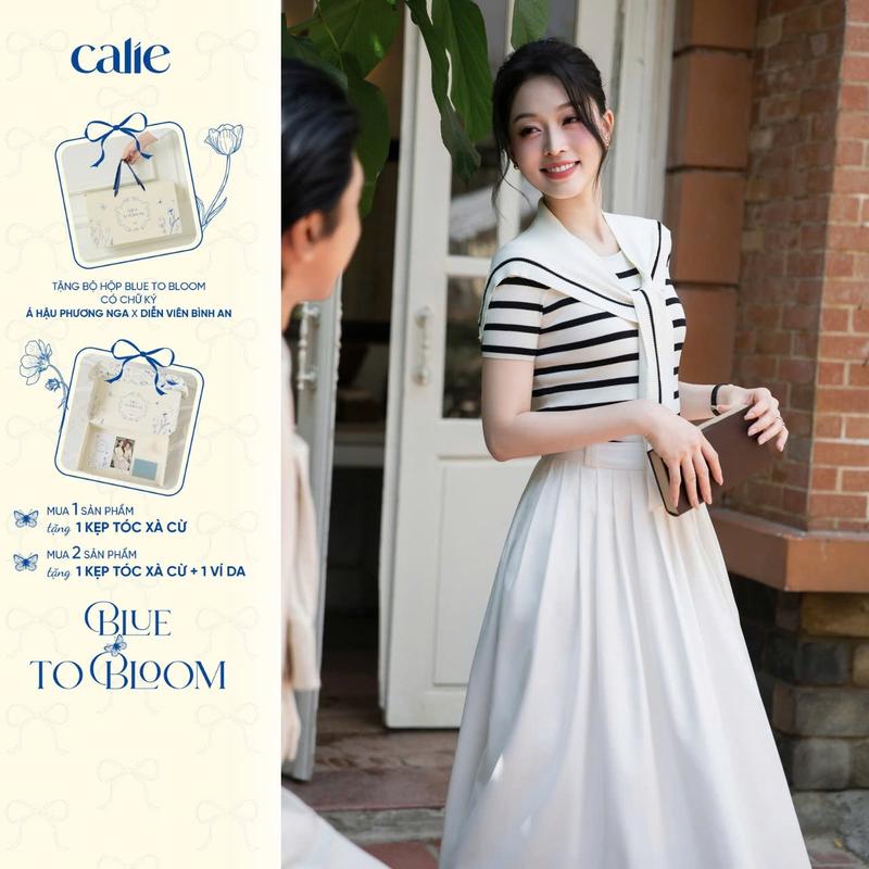 (Blue to Bloom) (tách lẻ)Áo dệt kim kẻ kèm khăn thêu logo chất liệu mềm mát, Chân váy chất kaki dáng xoè kèm bét Calie AF167 CX065