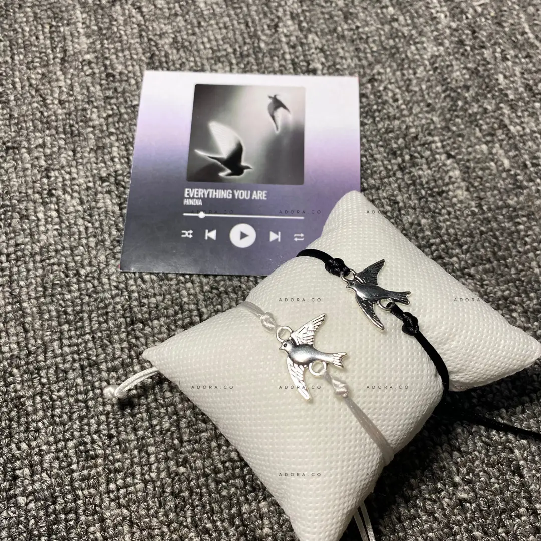 Gelang Doves Hindia, Hitam dan Putih, Inspirasi dari lagu Everything U Are